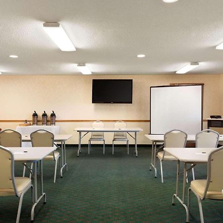 Country Inn & Suites By Radisson, Mason City, Ia Экстерьер фото