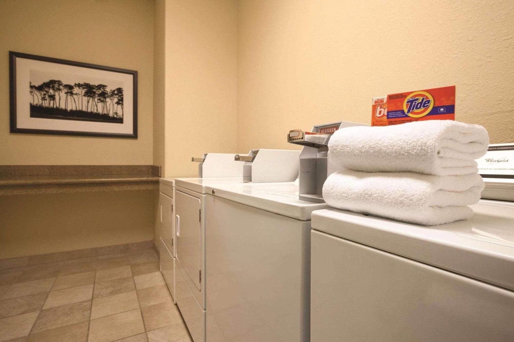 Country Inn & Suites By Radisson, Mason City, Ia Экстерьер фото